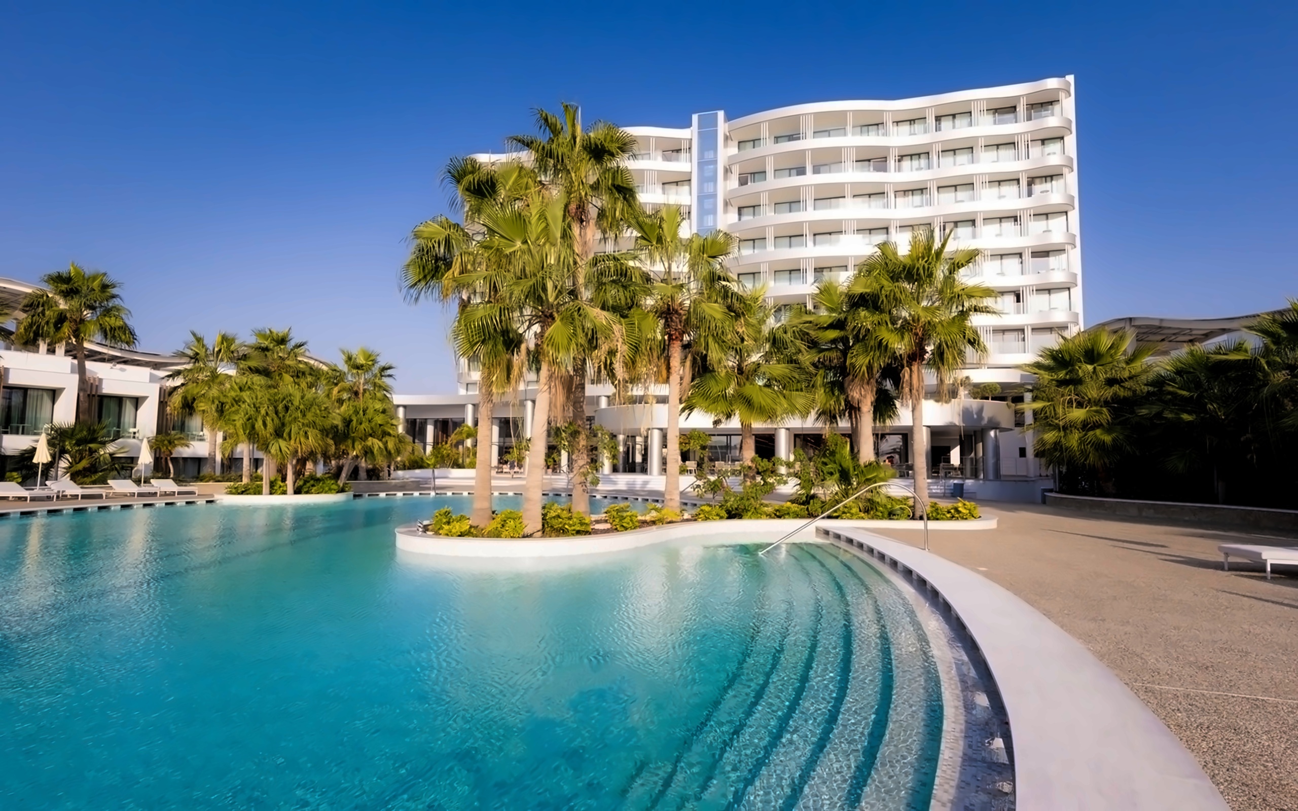 RADISSON BEACH RESORT LARNACA